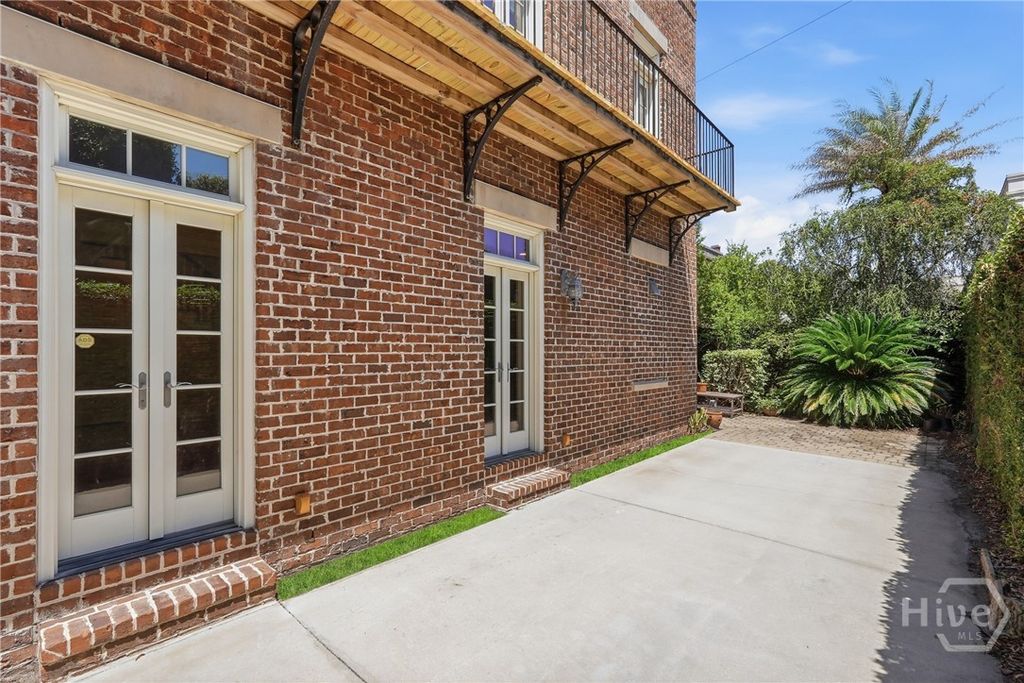 Image 35 of property listing at 464 Montgomery Street, Savannah, GA 31401