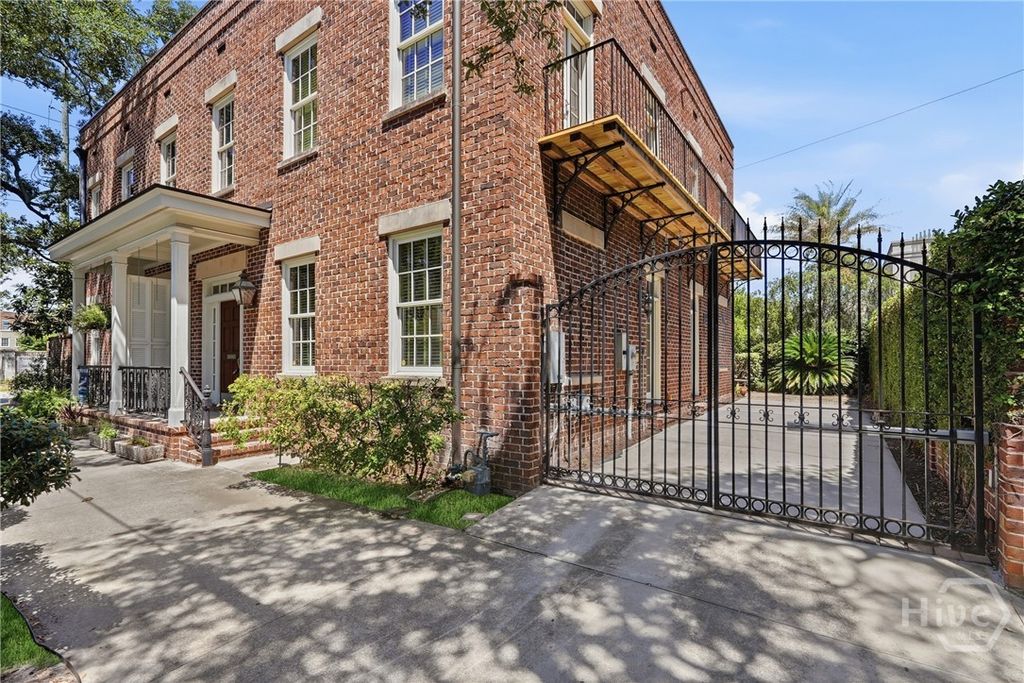 Image 4 of property listing at 464 Montgomery Street, Savannah, GA 31401
