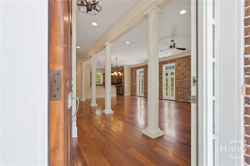 Image 6 of property listing at 464 Montgomery Street, Savannah, GA 31401