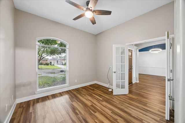 2110 Barrington Pointe Drive, League City, TX 77573