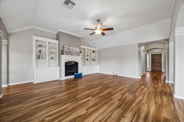 2110 Barrington Pointe Drive, League City, TX 77573