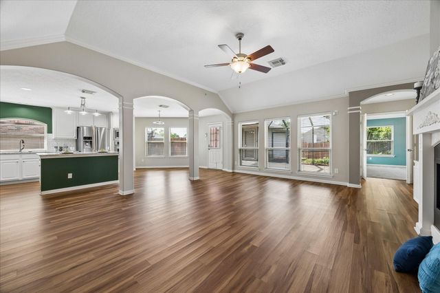 2110 Barrington Pointe Drive, League City, TX 77573