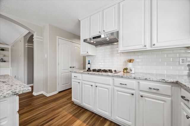 2110 Barrington Pointe Drive, League City, TX 77573