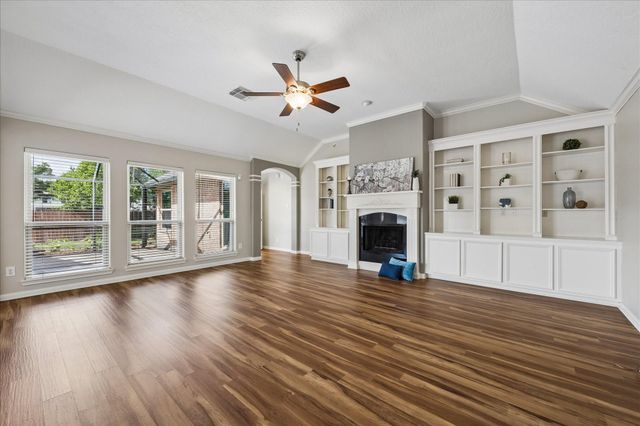 2110 Barrington Pointe Drive, League City, TX 77573