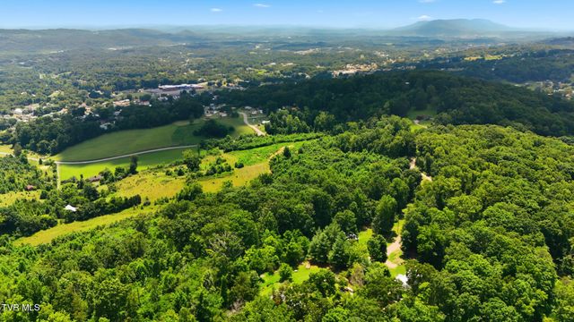 484 Carousel Pvt Drive, Kingsport, TN 37660