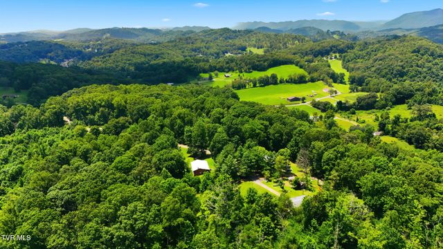 484 Carousel Pvt Drive, Kingsport, TN 37660