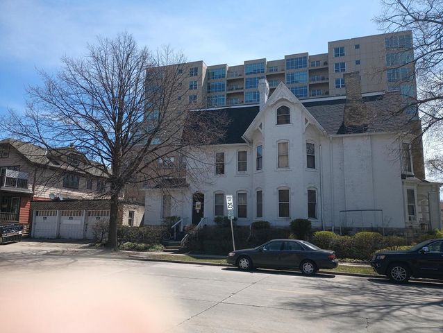 1502 E Royall PLACE #1504, Milwaukee, WI 53202