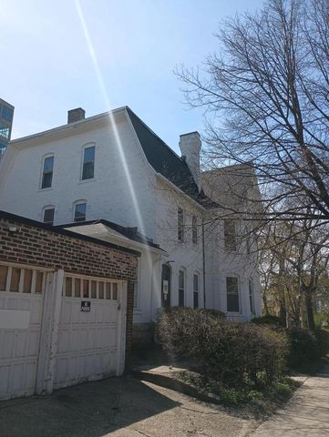 1502 E Royall PLACE #1504, Milwaukee, WI 53202