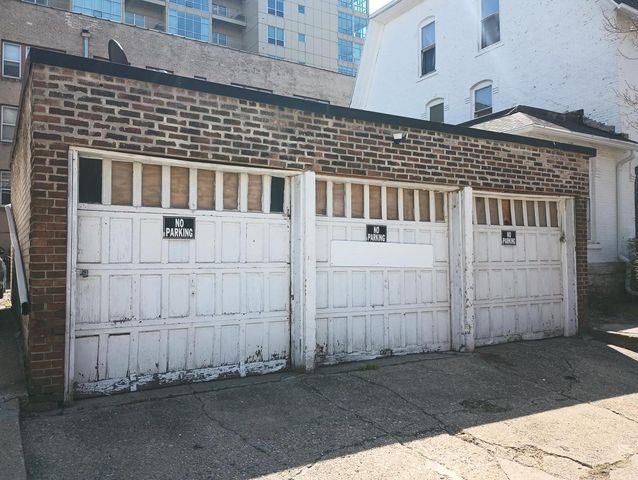 1502 E Royall PLACE #1504, Milwaukee, WI 53202