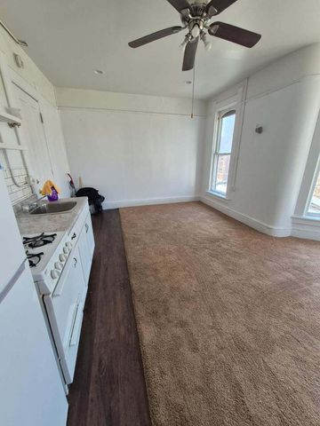 1502 E Royall PLACE #1504, Milwaukee, WI 53202