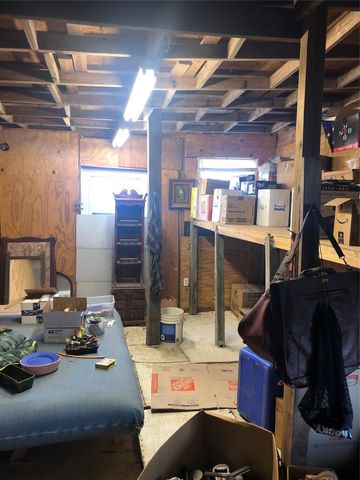 377 Crooked RD, Dale, TX 78616
