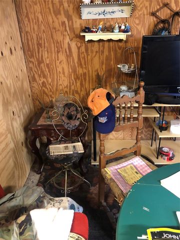 377 Crooked RD, Dale, TX 78616