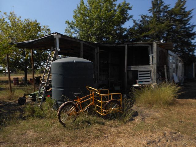 377 Crooked RD, Dale, TX 78616