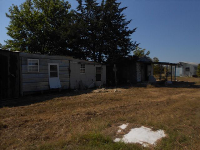 377 Crooked RD, Dale, TX 78616