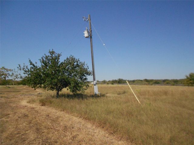 377 Crooked RD, Dale, TX 78616