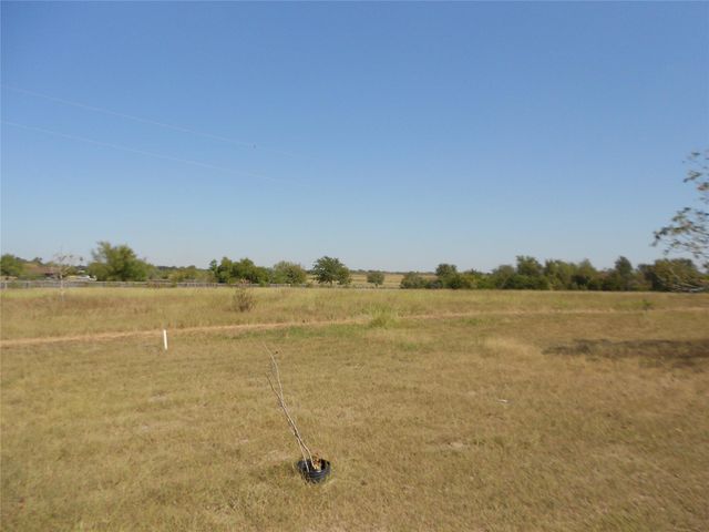 377 Crooked RD, Dale, TX 78616