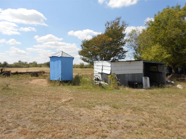 377 Crooked RD, Dale, TX 78616