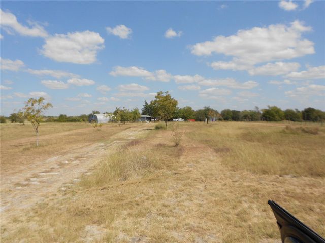 377 Crooked RD, Dale, TX 78616