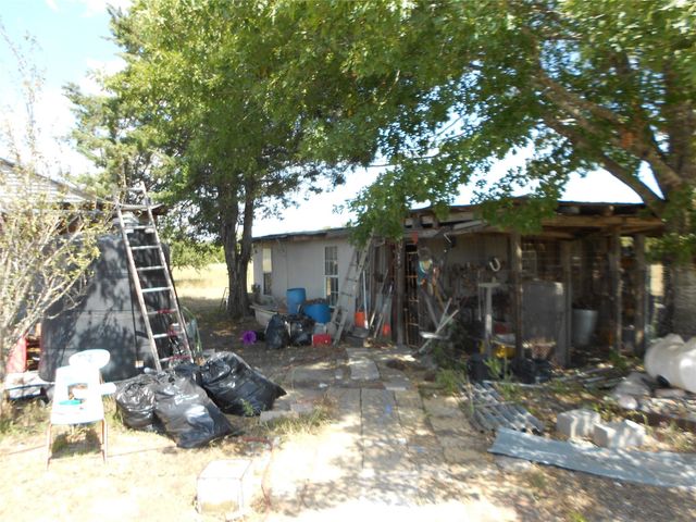 377 Crooked RD, Dale, TX 78616