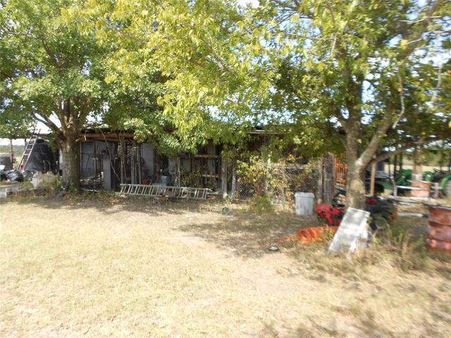 377 Crooked RD, Dale, TX 78616