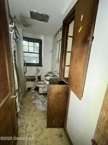 434 N Greenbush Road, North Greenbush, NY 12144