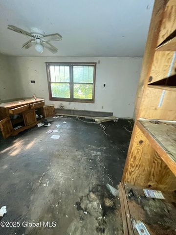 434 N Greenbush Road, North Greenbush, NY 12144