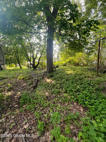 434 N Greenbush Road, North Greenbush, NY 12144