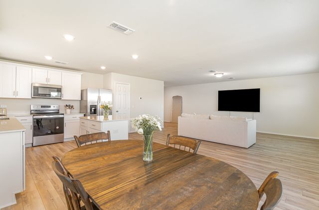 504 S Hopson Street, Van Alstyne, TX 75495