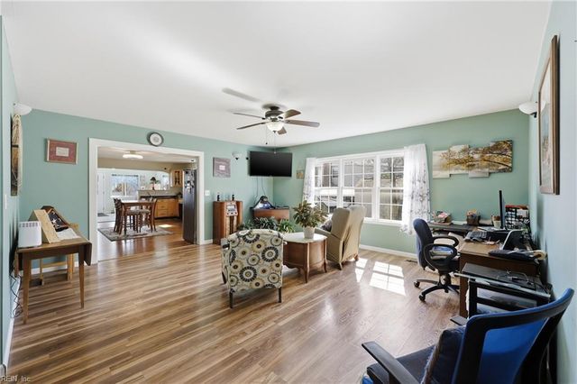 7 Freeman DR, Poquoson, VA 23662