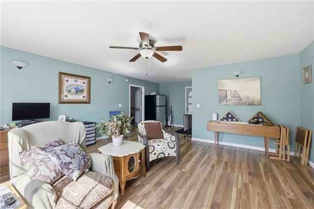 7 Freeman DR, Poquoson, VA 23662