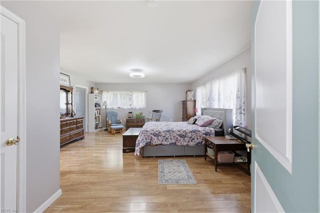 7 Freeman DR, Poquoson, VA 23662