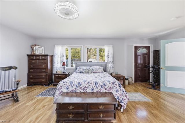 7 Freeman DR, Poquoson, VA 23662