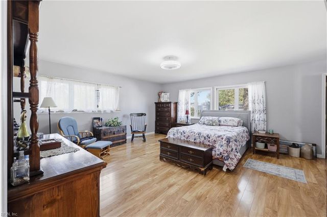 7 Freeman DR, Poquoson, VA 23662