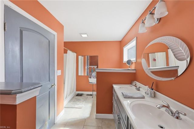 7 Freeman DR, Poquoson, VA 23662