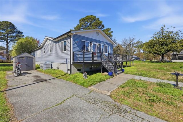 7 Freeman DR, Poquoson, VA 23662