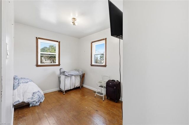 7 Freeman DR, Poquoson, VA 23662