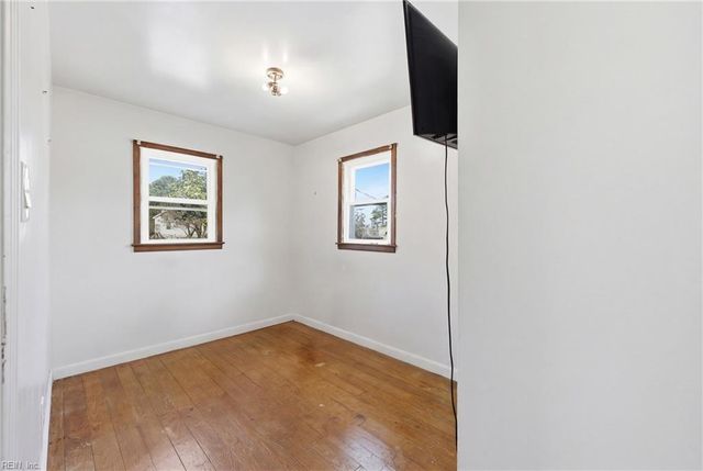 7 Freeman DR, Poquoson, VA 23662