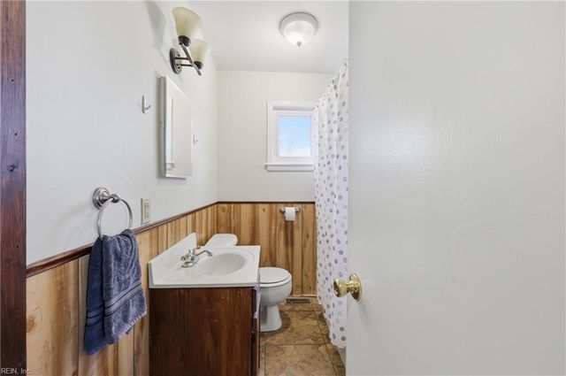 7 Freeman DR, Poquoson, VA 23662