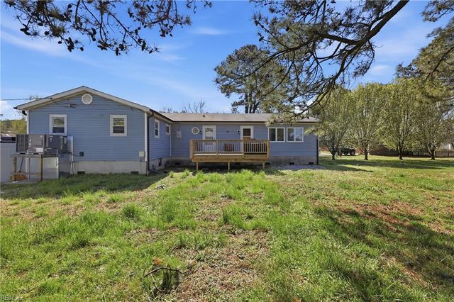 7 Freeman DR, Poquoson, VA 23662