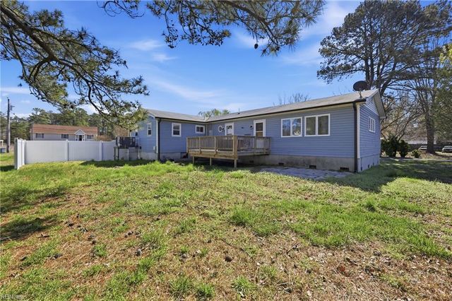 7 Freeman DR, Poquoson, VA 23662