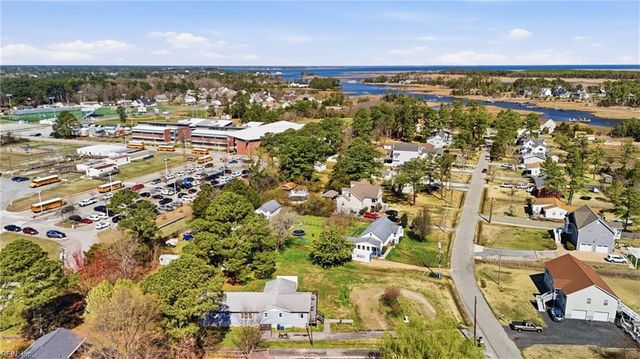 7 Freeman DR, Poquoson, VA 23662