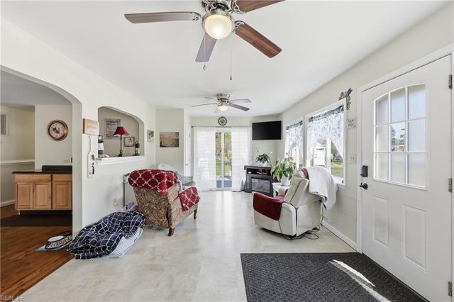 7 Freeman DR, Poquoson, VA 23662