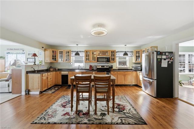 7 Freeman DR, Poquoson, VA 23662