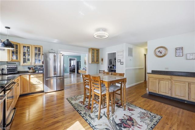 7 Freeman DR, Poquoson, VA 23662