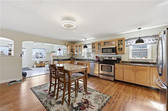 7 Freeman DR, Poquoson, VA 23662