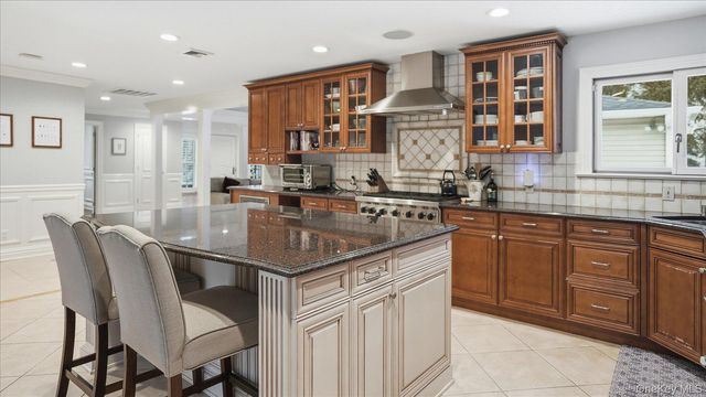 16 Daniel Lane, Dix Hills, NY 11746