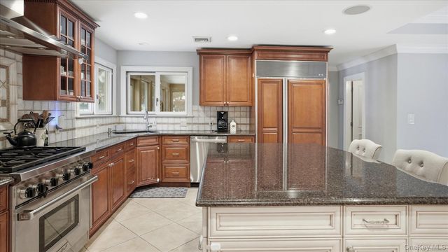 16 Daniel Lane, Dix Hills, NY 11746