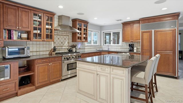 16 Daniel Lane, Dix Hills, NY 11746