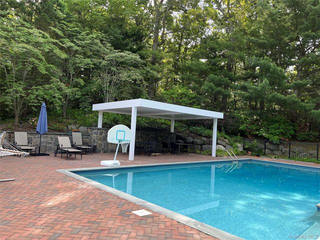 16 Daniel Lane, Dix Hills, NY 11746