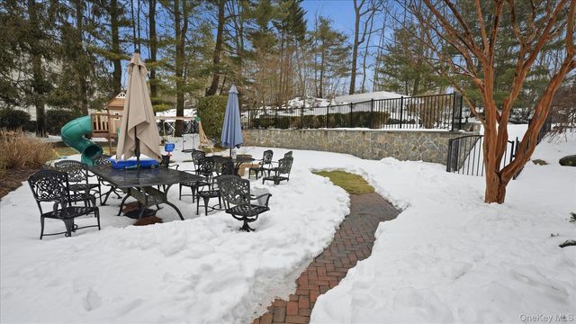 16 Daniel Lane, Dix Hills, NY 11746